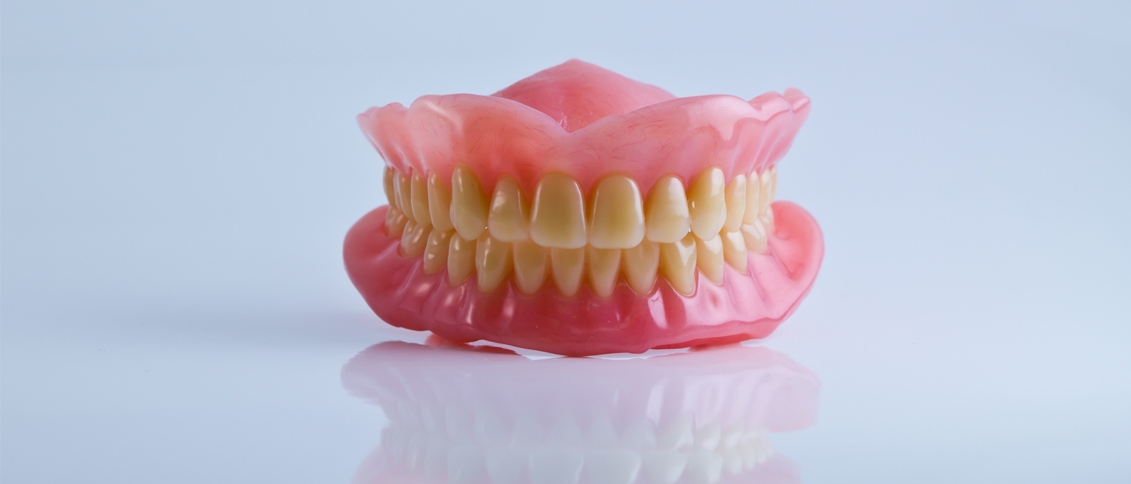 Dentures in Abu Dhabi: A Complete Guide to Restoring Your Smile and Confidence